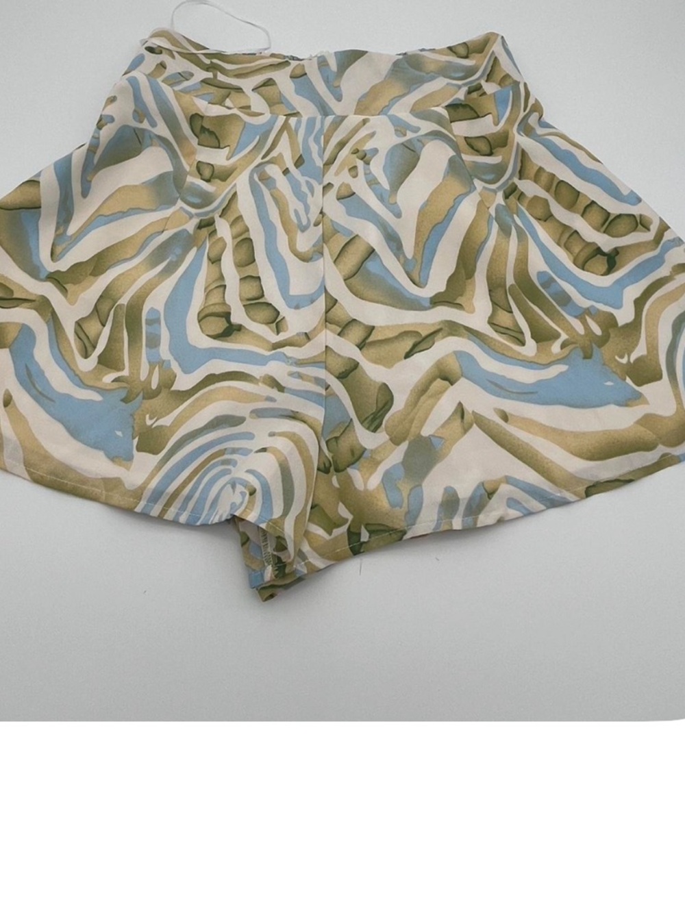 SET Flowy long sleeve crop top open back & matching shorts. Small Resortwear NWT - Picture 7 of 8